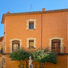 The Corner House of Altafulla - A Stroll from the Beach, in the Heart of the Old Town