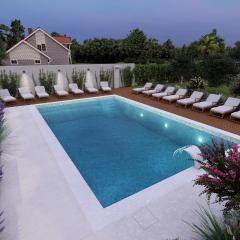 Foric Apartments With Outdoor Heated Pool