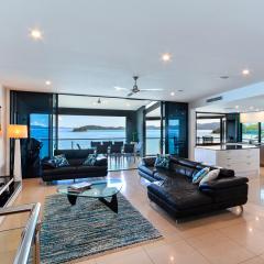 Edge 11 & Free Buggy - Hamilton Island