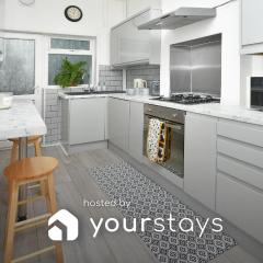 Book Frilsham House by YourStays, Your Ultimate Home Away From Home featuring 3 bedrooms and 2 bathrooms - Secure YourStays today!