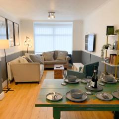 Cosy 3 bed home with garden - near to uni, restaurants & bars