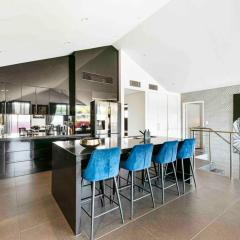 Modern spacious 3 bedroom penthouse in Enmore