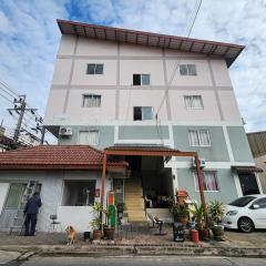Freesia Bangphi Guest House