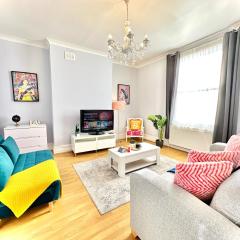 Enticing 2 Bed 2 Bath Flat in Hackney with garden