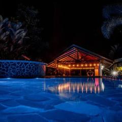 Cabin Featuring Jacuzzi and Pool in La Fortuna