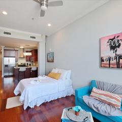 Modern Studio W Rooftop Pool