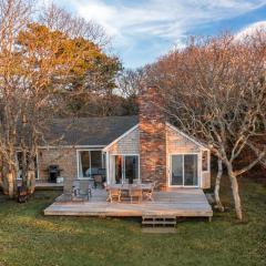 Private Beach Waterfront Oak-Bluffs Family Cottage