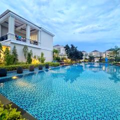 4 Bedrooms Big Holiday House with Pool by PlayHouse at Batam Center