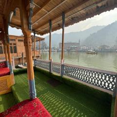 HERITAGE CASTLE GROUP OF HOUSEBOAT