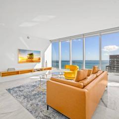 41st Floor Icon Brickell Corner 2 bed/2bath with Bay and CityView • 5 star SPA