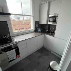 2 Bed Apartment in Central London on 3rd floor - Newly refurbished - No lift