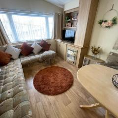 Sand Le Mere - 8 Berth, 3 Bed Caravan