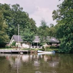 Comfortabele woning aan het water, hottub & kachel