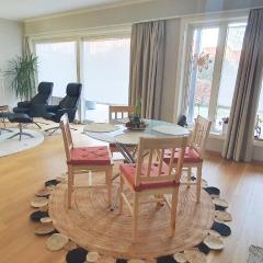 Entire Home - Unique Quiet Quality Near the Sea