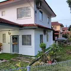 Homestay HNH Melaka (Corner Lot)