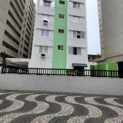 Apartamento a 1 quadra da praia.