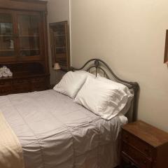 Queen Bed with Shared Bathroom in Lakeview - 2b