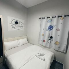 Room with Private Bathroom & Opposite KSL Mall