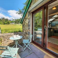 Y Gribyn - Modern stone cottage within Snowdonia's National Park