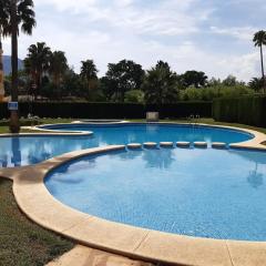 Apartamento con piscina y vistas a la montaña