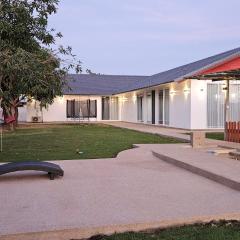 Villa with Pool and Playground