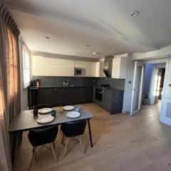 Modern two bed flat in Notting Hill