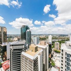 37F Brisbane CBD Apartment with City Views and Pool