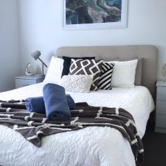 Discover Warilla - Bright and Airy Townhouse near the Beach and Lake