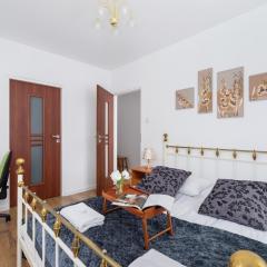 Białoruska Apartment with Balcony and Parking Place in Cracow by Renters