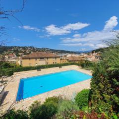 Appartement climatisé avec terrasse, parking privé, résidence avec piscine