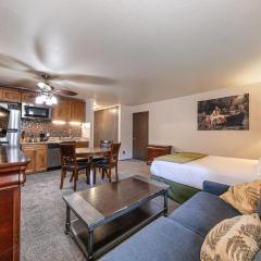 Cozy Studio w/Kitchenette Easily Accessible #113 at Donner Lake Village