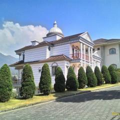 Villa Kubah Istana Bunga Lembang by GroRental