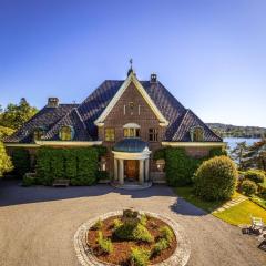 Unique Victorian Villa with private coastline