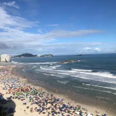 Guaruja Praia de Pitangueiras frente ao mar