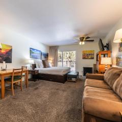 Cozy Studio w/Kitchenette and Balcony at Donner Lake Village