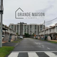 GRANDE MAISON HOMES 2 A'Famosa Golf view Near WATERPARK l UITM l HONDA l Netflix l Self Check in