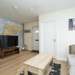 Contemporary 2 bed flat in Bristol, Free Parking