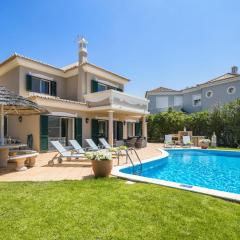 Vale De Lobo Villa With Pool by Homing