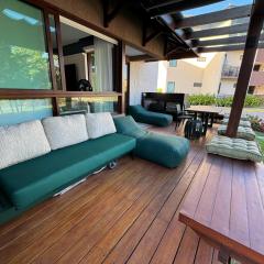 Flat+deck ao lado da igrejinha