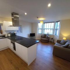 Spacious 2 double bed apartment - Free Parking - Central Beeston location