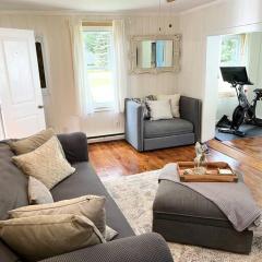 Catskills Quaint Cottage with Peloton Minutes from Hiking