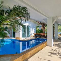 Tina's Living Paradise II - Guesthouses with private pool, 5 min to beach