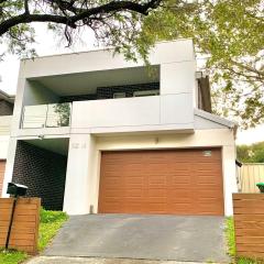 Bankstown 4 Br house close to Shopping & Station