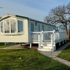 3-Bed homely modern caravan in Clacton-on-Sea