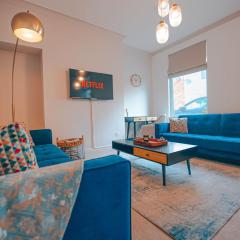 Navy Place - Central Location - Free Parking, FastWifi, SmartTV with Netflix by Yoko Property