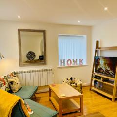 Our Happy Place- 2 bedroom apartment with designated parking - Brixham