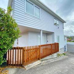 7BR 3BH Beach Escape. 2 min to Browns Bay Beach