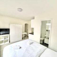 Urban Oasis with Queen Bed and View BE-18