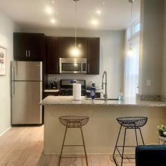 Urban Retreat: 2BR in DWTN HBG