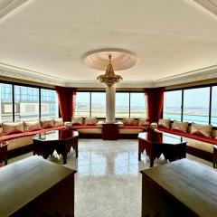 Le Traditionnel - 3BR Panoramic SeaView Retreat on the Corniche